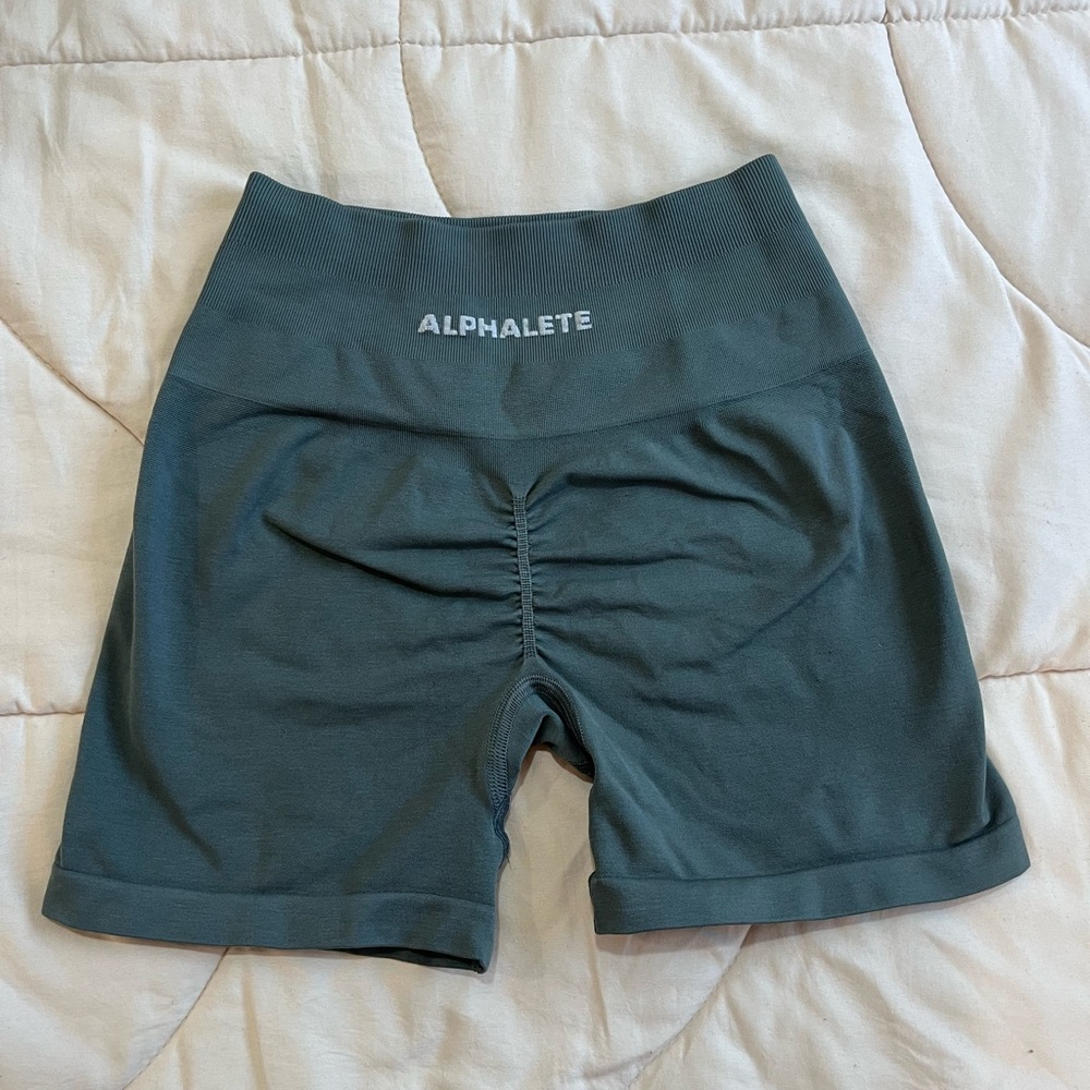 Alphalete amplify 3.5 shorts, size Small, perfect condition